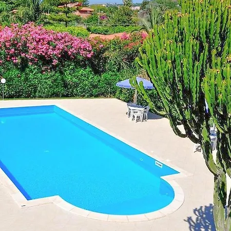 Stunning In With Swimming Pool Semesterbostad *
